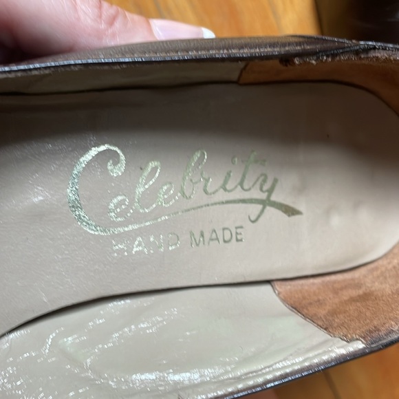 VINTAGE HAND MADE IN CANADA GENUINE BROWN LEATHER PUMPS - Picture 11 of 17